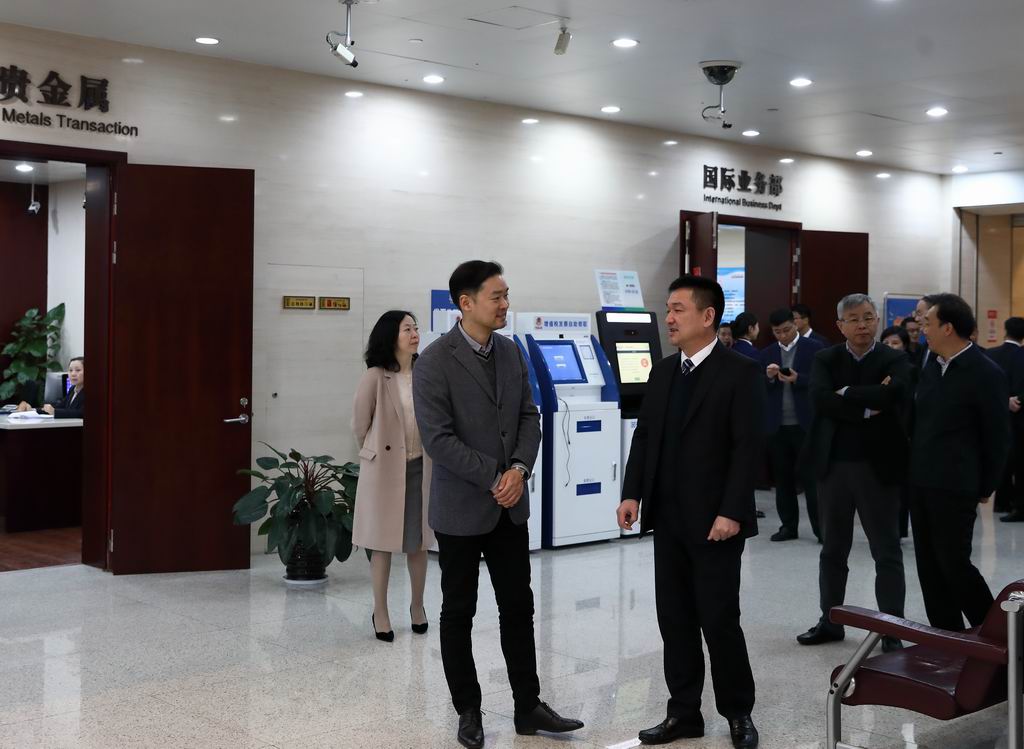 中共慈溪市委副书记、代市长盛悠带队到我行慰问